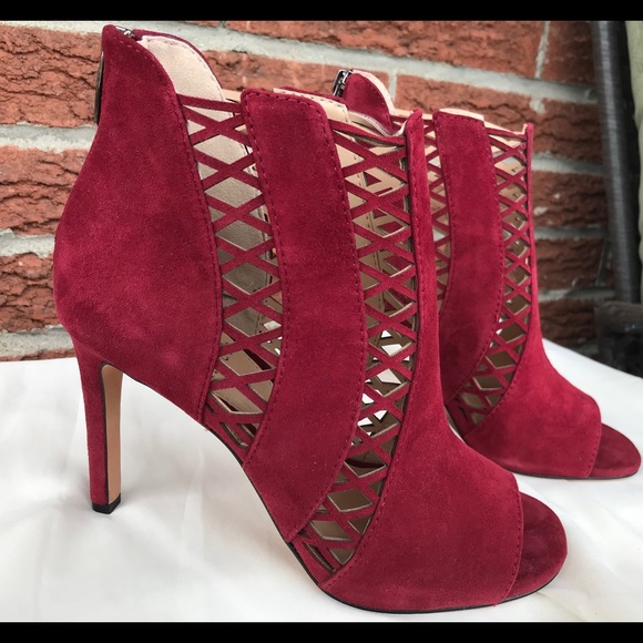 Red shoes - Picture 2 of 3